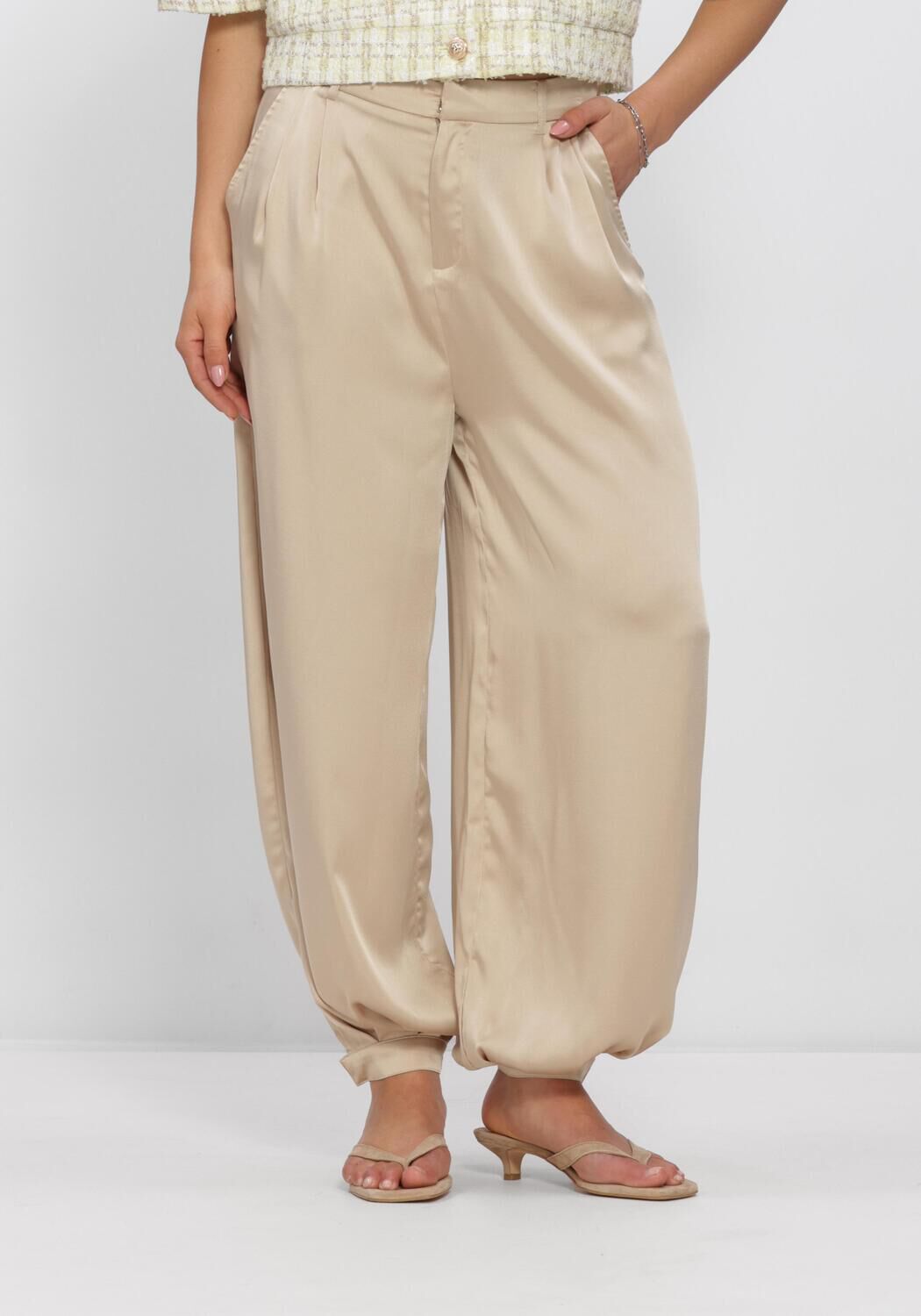 NEO NOIR FAYLA DRAPY SATIN BALLOON Pantalons Sable - large