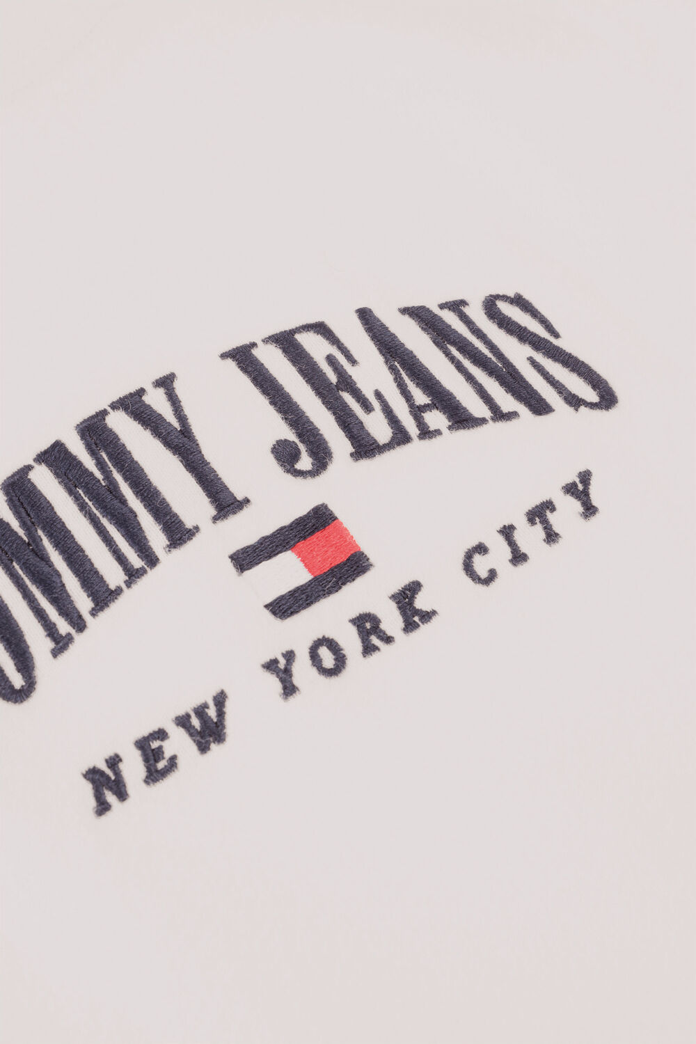 TOMMY JEANS T-shirt TJM CLSC SMALL VARSITY TEE Blanc - large