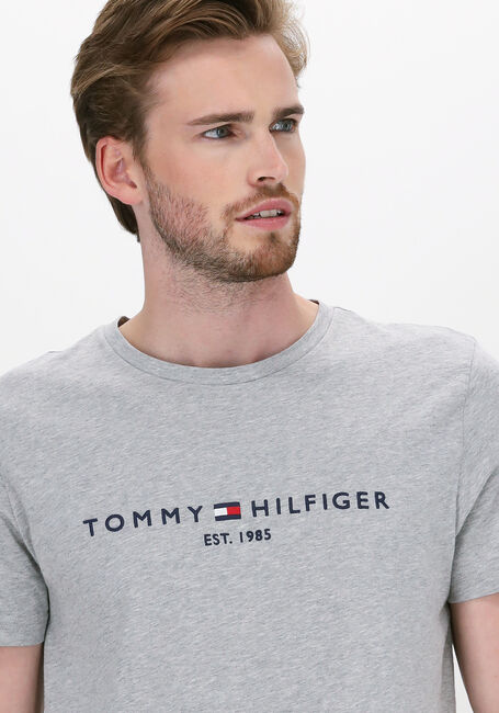 TOMMY HILFIGER T-shirt TOMMY LOGO TEE en gris - large