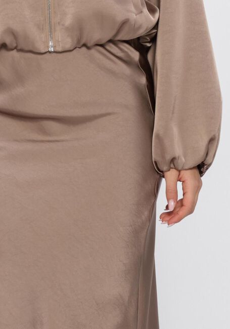 NEO NOIR Jupe maxi VICKY HEAVY SATEEN SKIRT en taupe - large