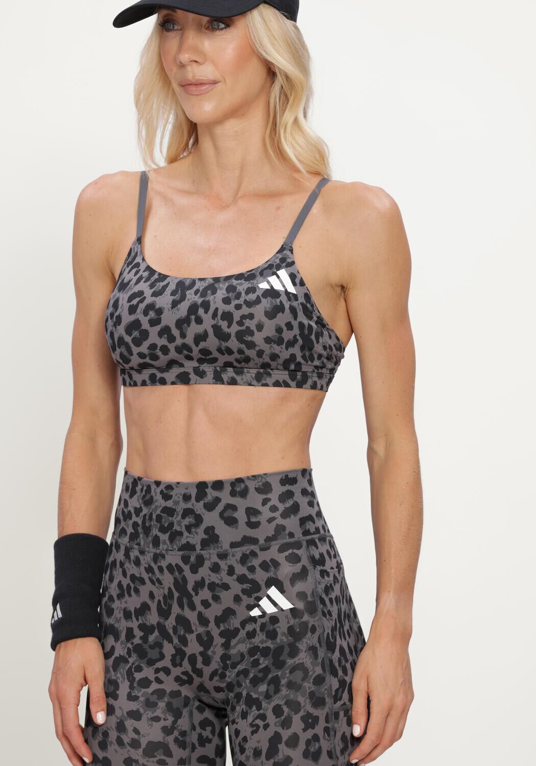 ADIDAS OPT AOP LS BRA Hauts & T-shirts en gris - large