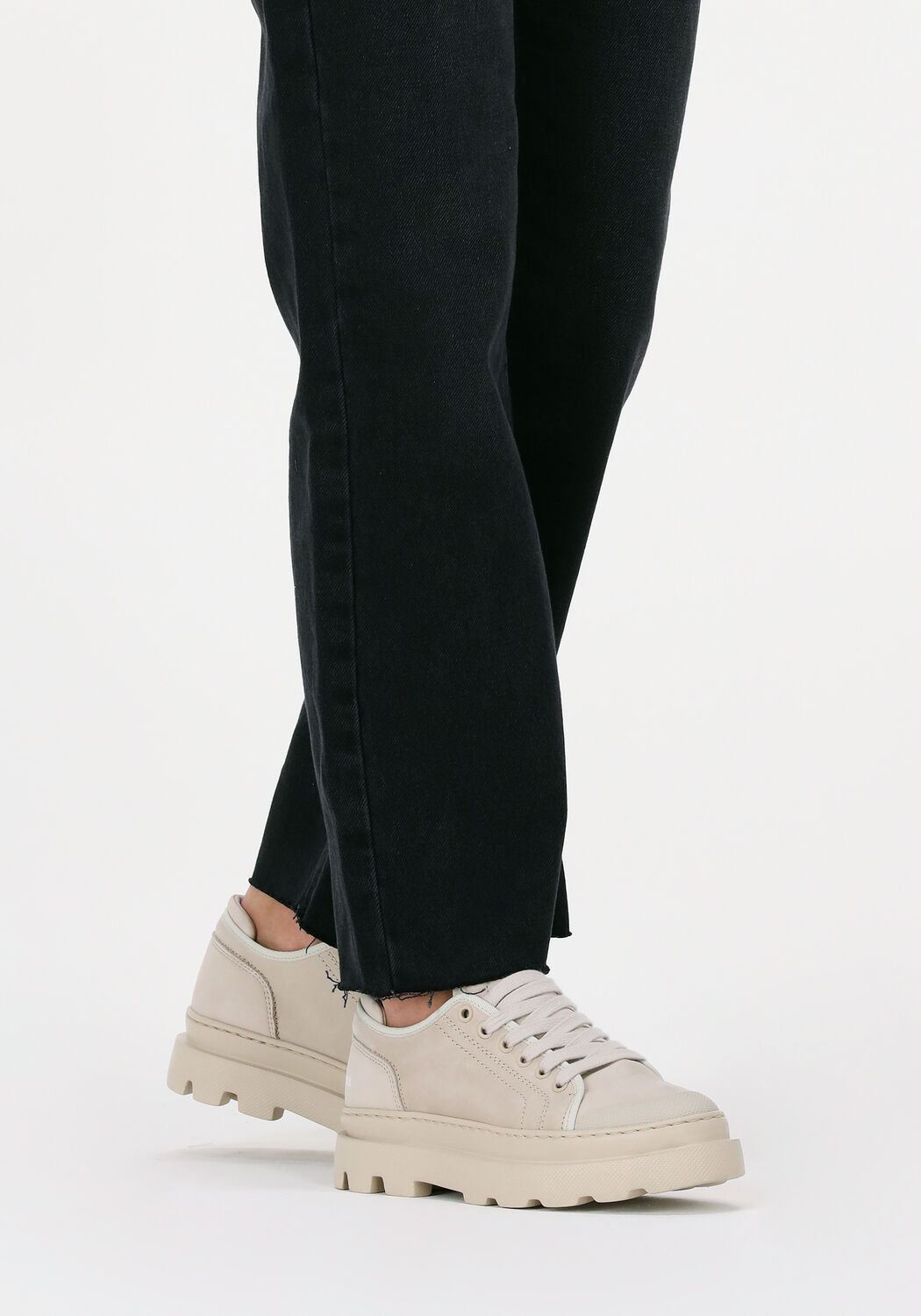 NUBIKK MONRO ORION Chaussures &agrave; lacets en beige - large