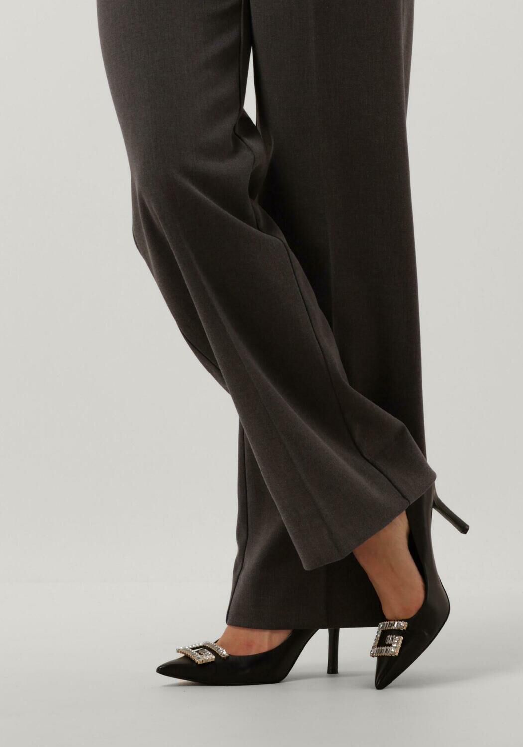 GUESS Escarpins SCANDEL en noir - large