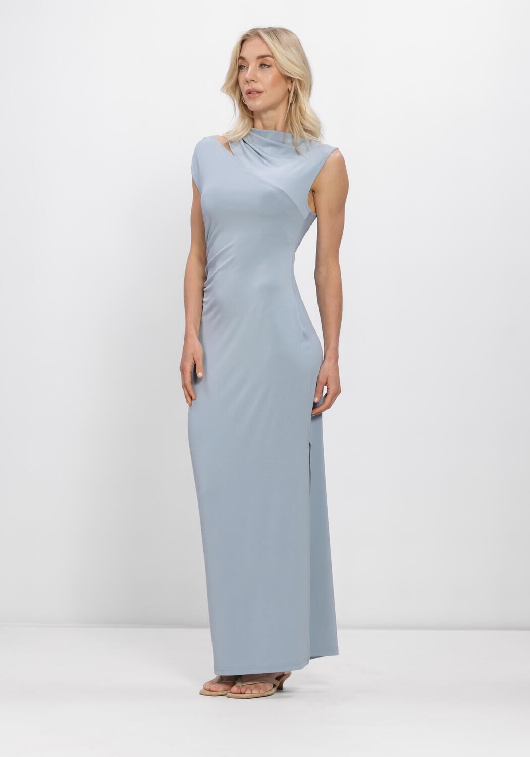 SELECTED WOMEN Robe maxi SLFROBIN MAJA SL ANKLE DRESS en bleu - large
