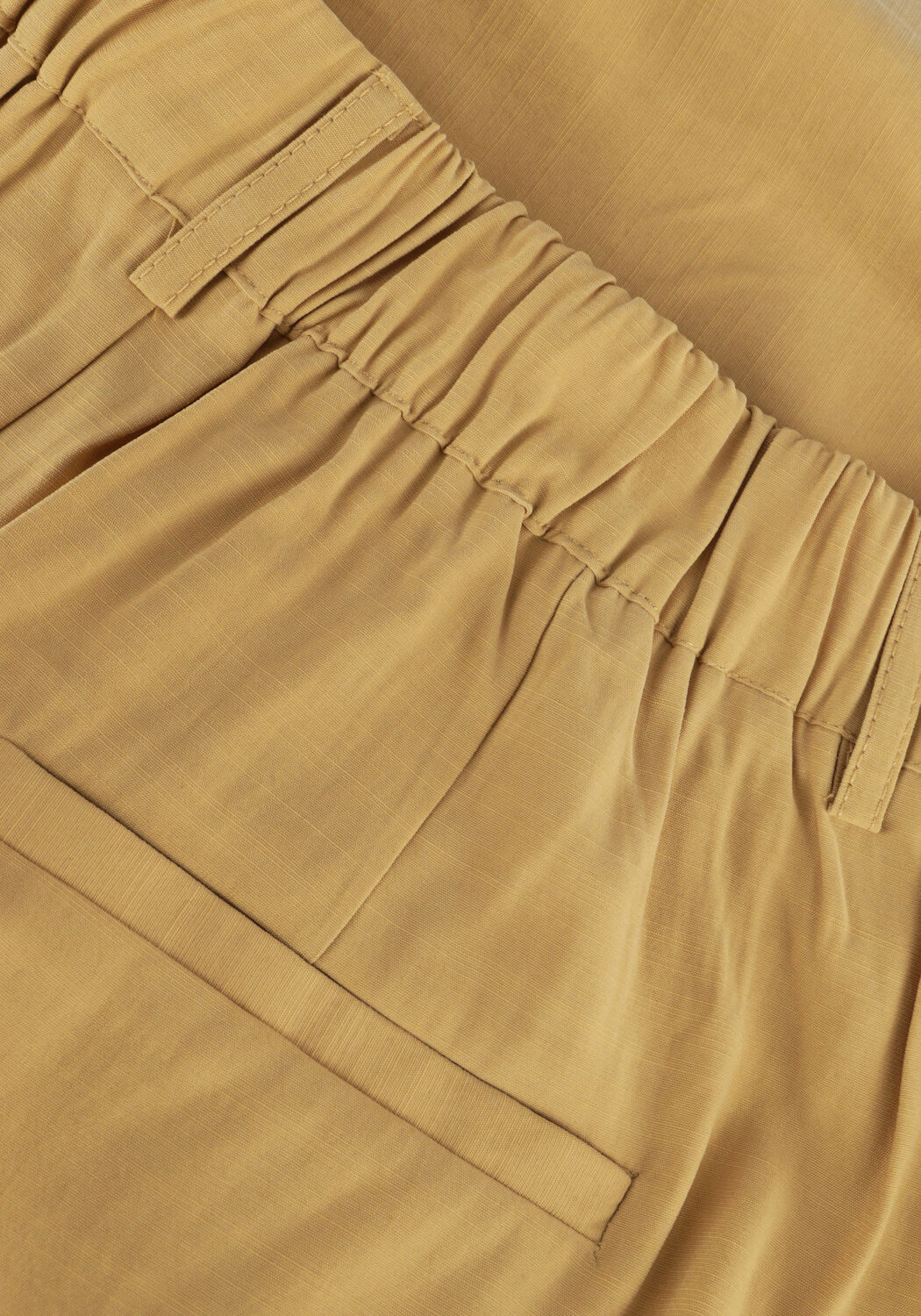 Y.A.S. YASPETRINA HMW SHORTS Pantalons en jaune - large