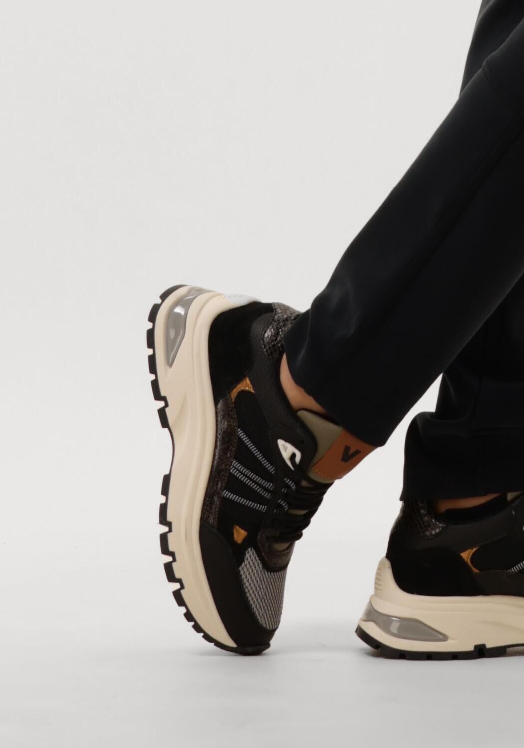 VIA VAI Baskets basses LIZ DAE en noir - large