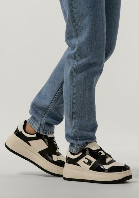 Witte TOMMY JEANS Sneakers TJW RETRO BASKET FLATFORM Witte TOMMY JEANS Sneakers TJW RETRO BASKET FLATFORM - large