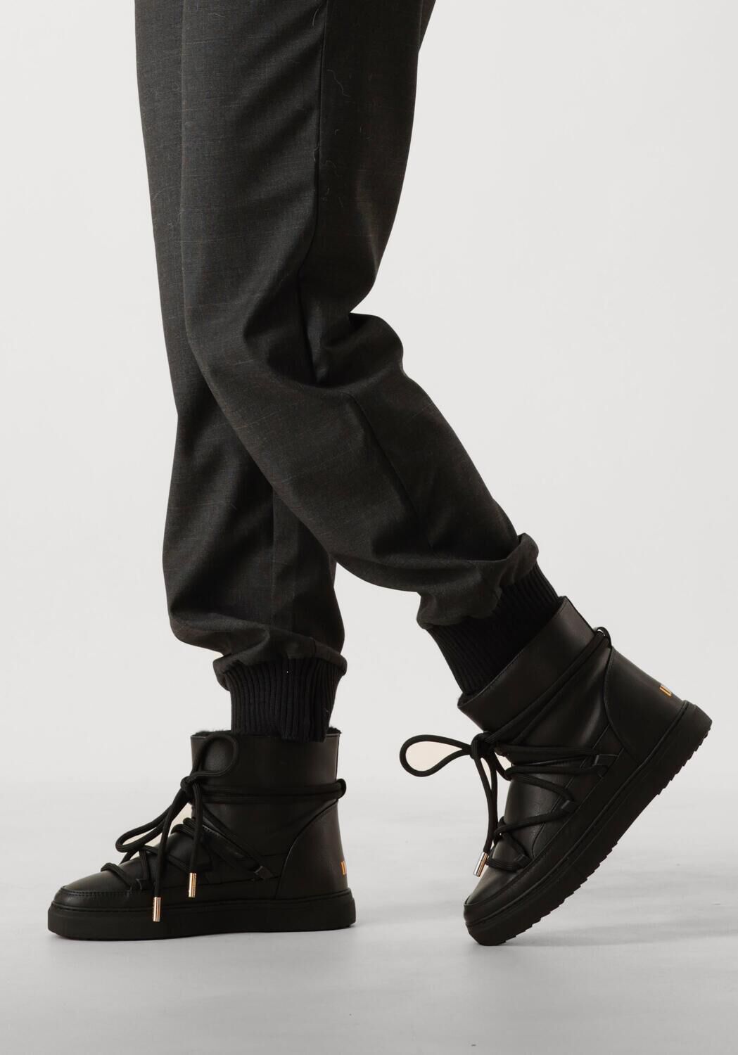 INUIKII Bottes fourrure GRAPE en noir - large