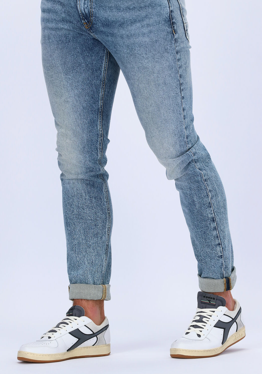 DIADORA Baskets basses MAGIC BASKET LOW ICONA en blanc - large