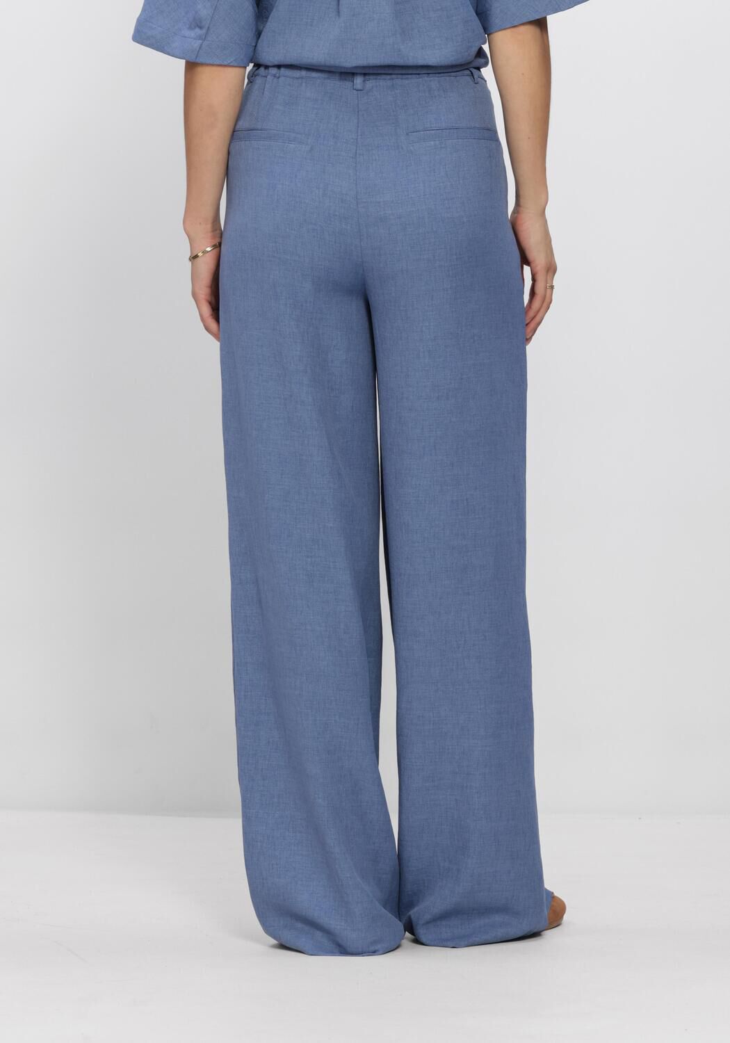 EST'SEVEN Pantalon large JILDAU TROUSER 26 en bleu - large