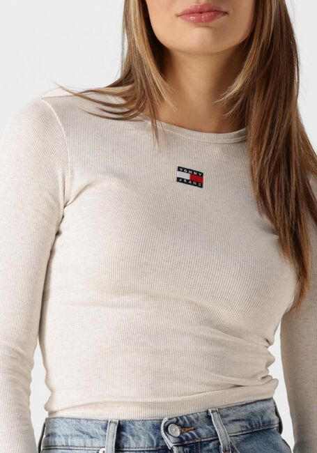 TOMMY JEANS TJW SLIM LS BADGE TEE EXT Hauts & T-shirts en beige - large