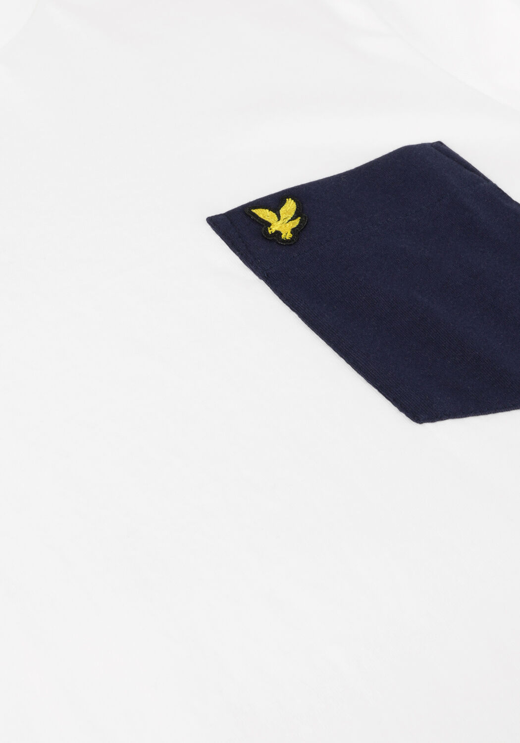LYLE & SCOTT T-shirt CONTRAST POCKET T-SHIRT en blanc - large