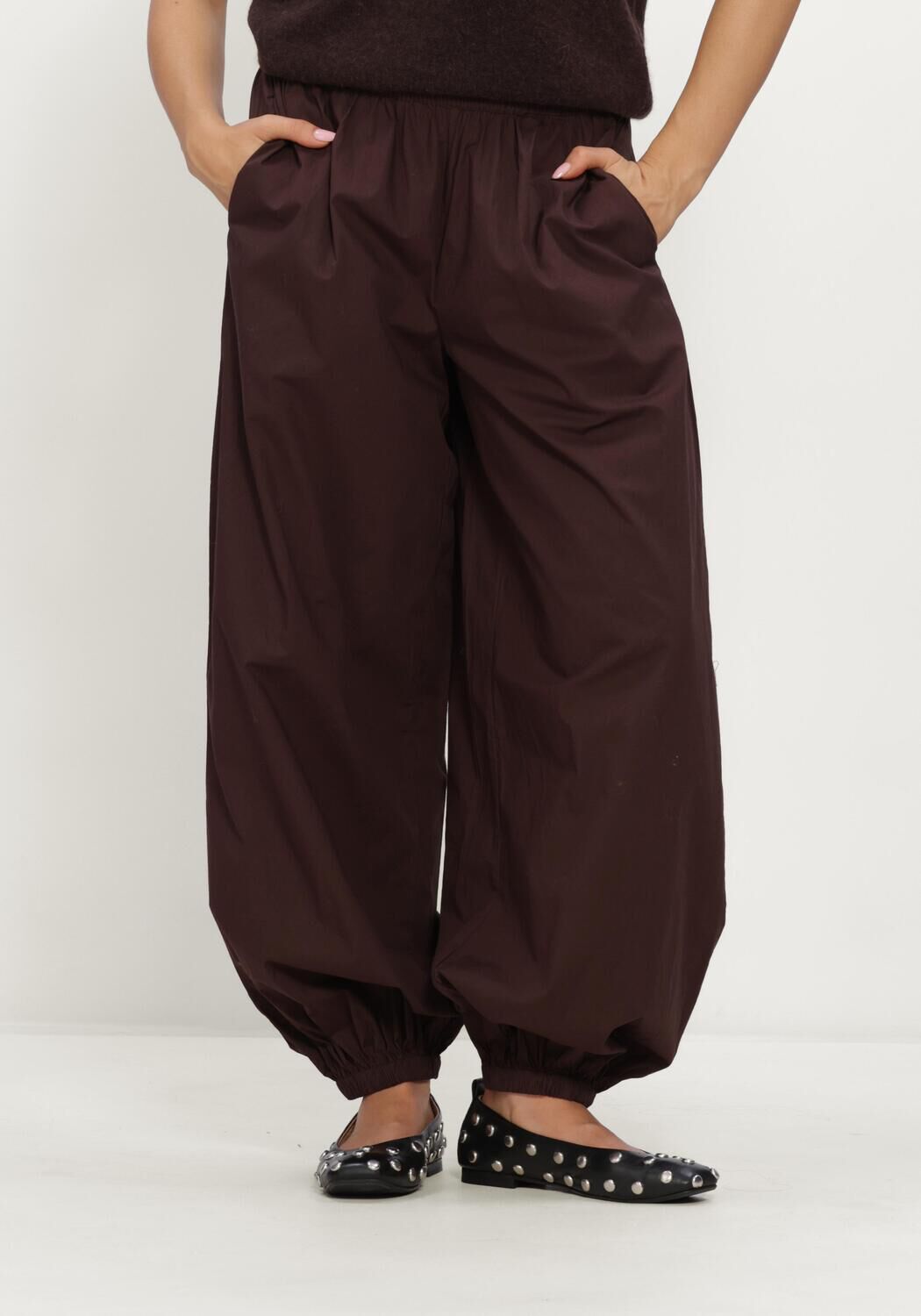 Y.A.S. Pantalon large YASMELVO MW BALLOON PANT en marron - large