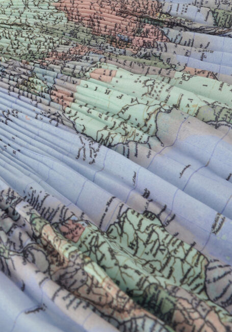 NONO Mini-jupe NULAN WORLD MAP SHORT PLISSEE SKIRT en bleu - large