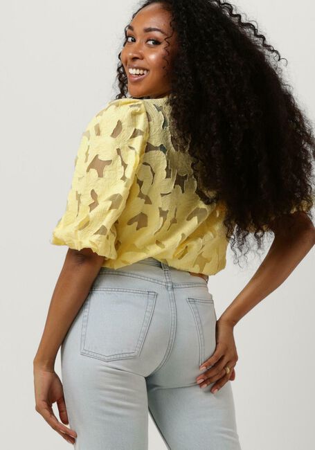 LEVETE ROOM ASTER 2 Blouses en jaune - large