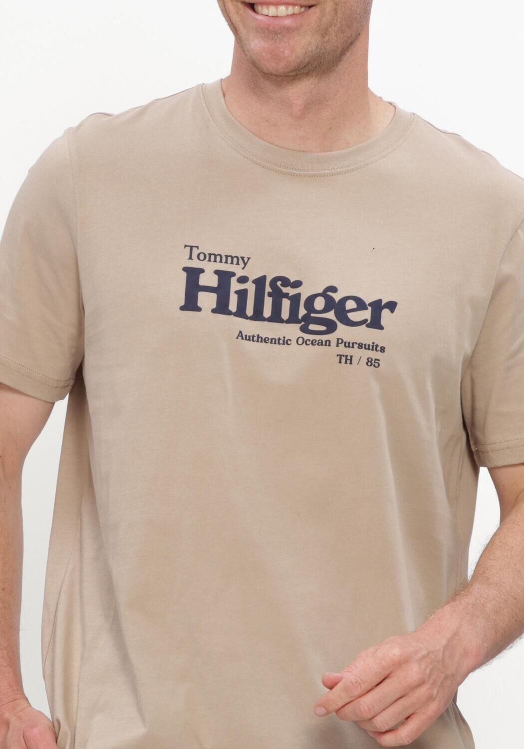 TOMMY HILFIGER T-shirt NAUTICAL CHEST GRAPHIC REG TEE en beige - large