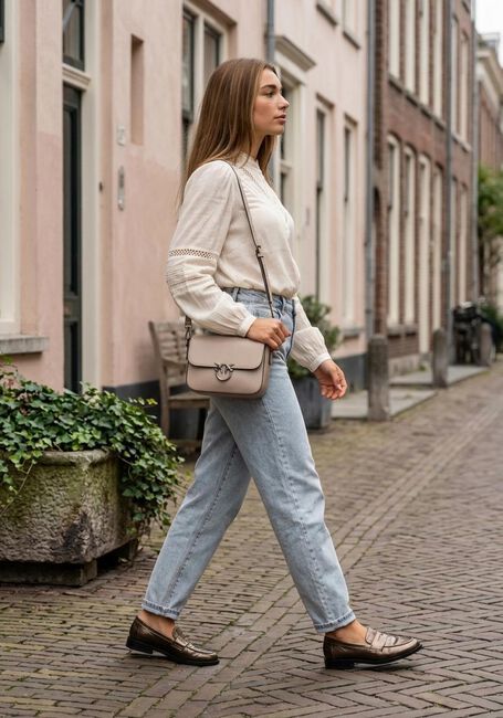 MOVES FEMILINE Blouses en blanc - large