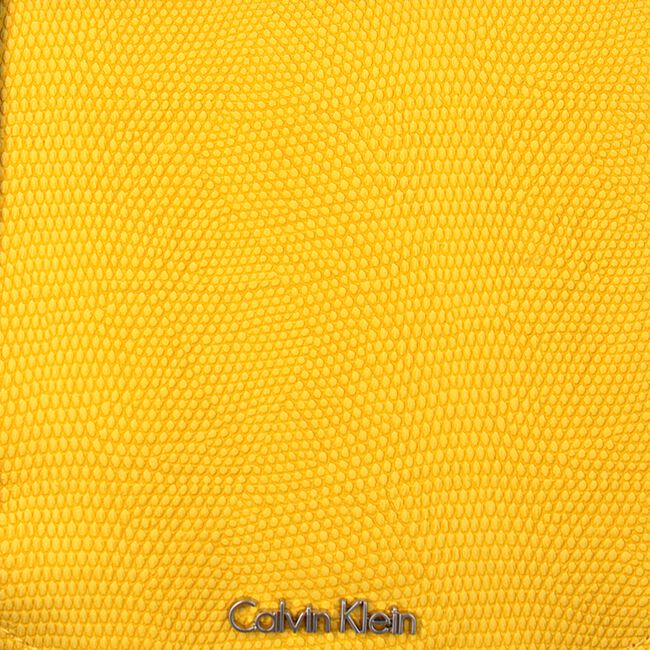 CALVIN KLEIN Sac bandoulière ARCH SMALL SADDLE BA en jaune - large