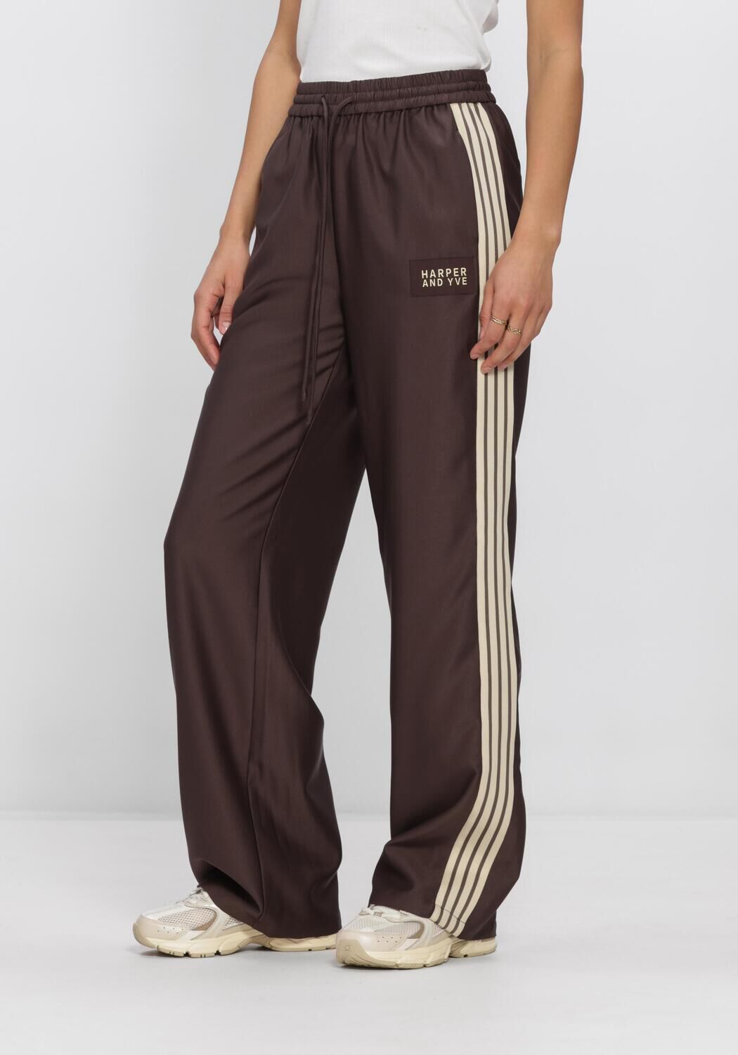 HARPER & YVE Pantalon de jogging HANA-PA en marron - large