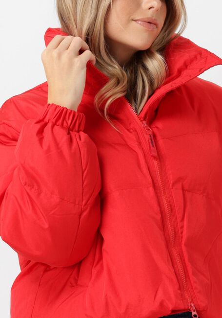 CO'COUTURE Veste matelassé FROSTY CROP PURR JACKET en rouge - large