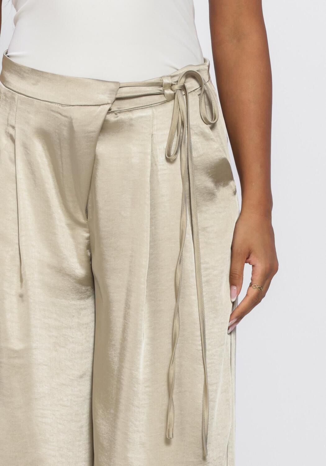 EDITED Pantalon large KATIE TROUSERS en beige - large