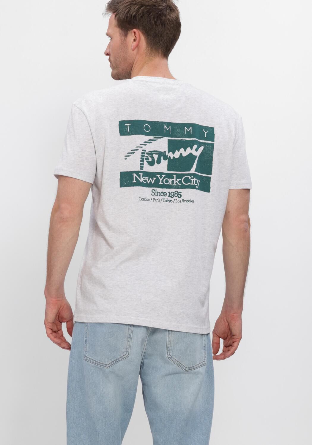 Lichtgrijze TOMMY JEANS T-shirt TJM REG SIGN FLAG SS TEE EXT - large