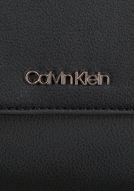 CALVIN KLEIN FLAP MINI BAG Sac bandoulière en noir - large