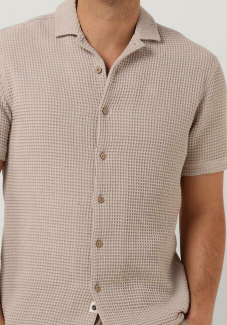 ANERKJENDT Chemise décontracté AKLEON S/S WAFFLE en beige - large