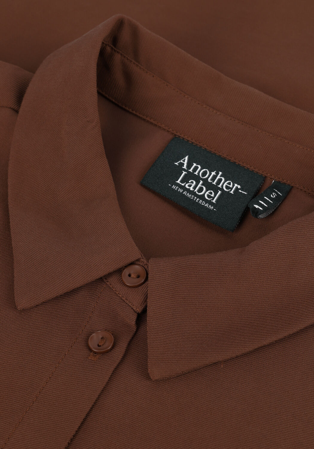 ANOTHER LABEL Robe maxi SJOROER DRESS L/S en marron - large