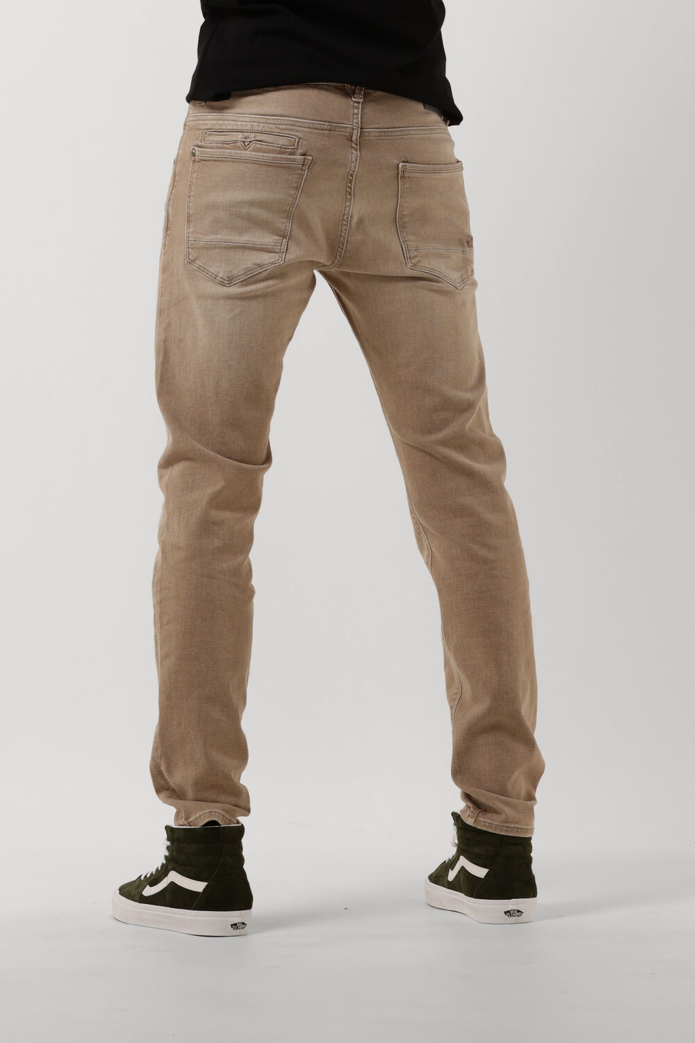 Vanguard jeans shop