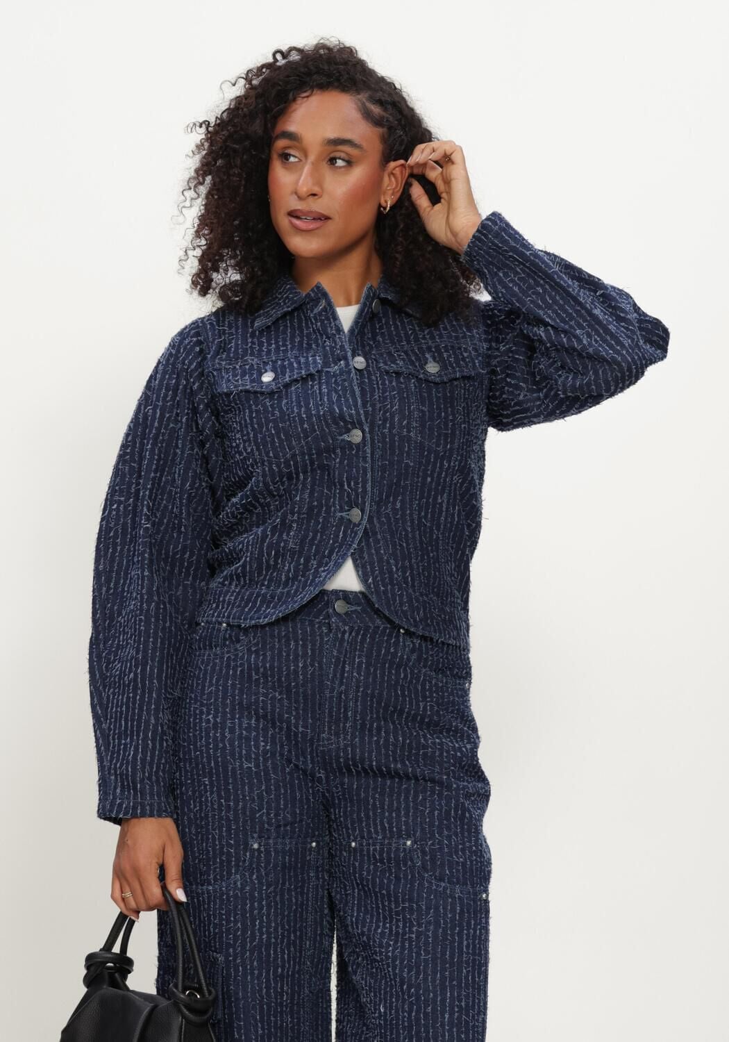 REFINED DEPARTMENT Veste en jean LADIES WOVEN STRUCTURE DENIM JACKET AYLA en bleu - large