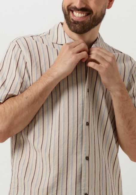 ANERKJENDT Chemise décontracté AKLEON S/S STRUCTURE SHIRT en beige - large