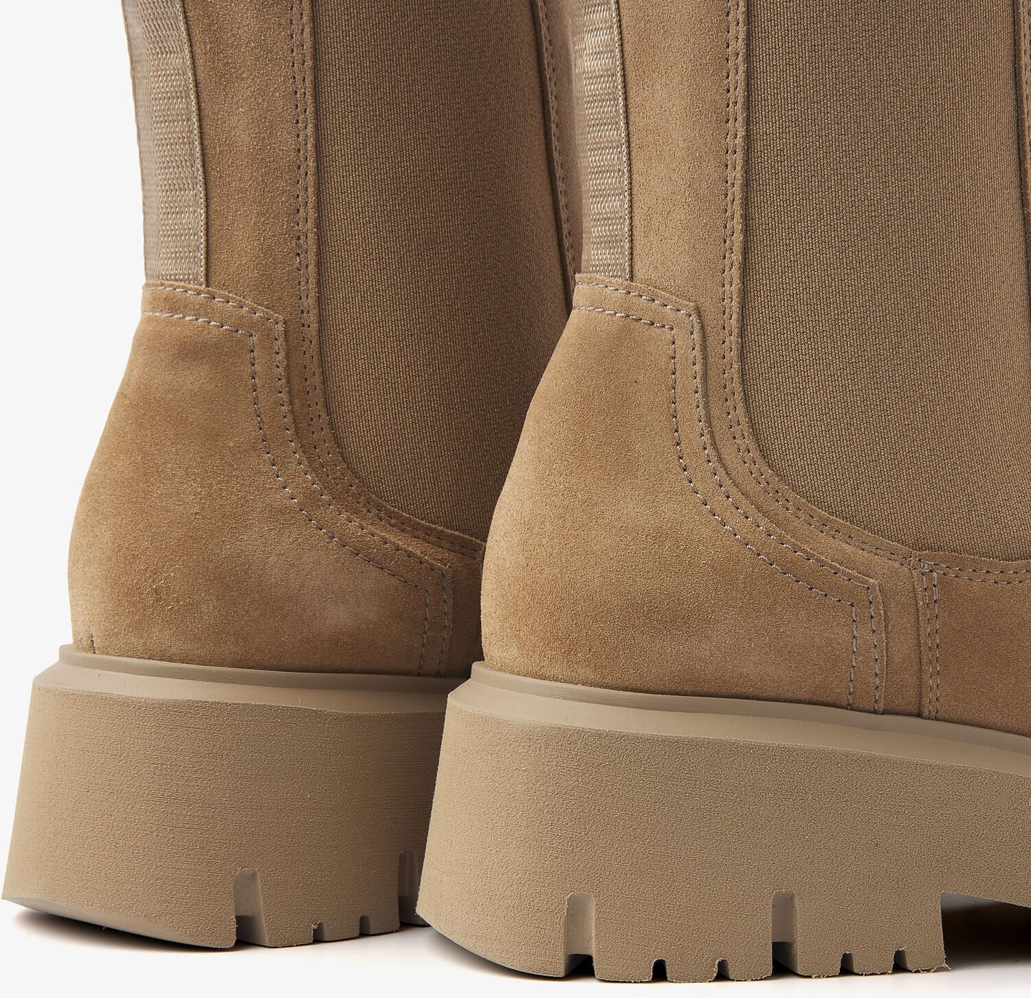 Ontdek onze beige chelsea boots | VIA VAI Officiële webshop