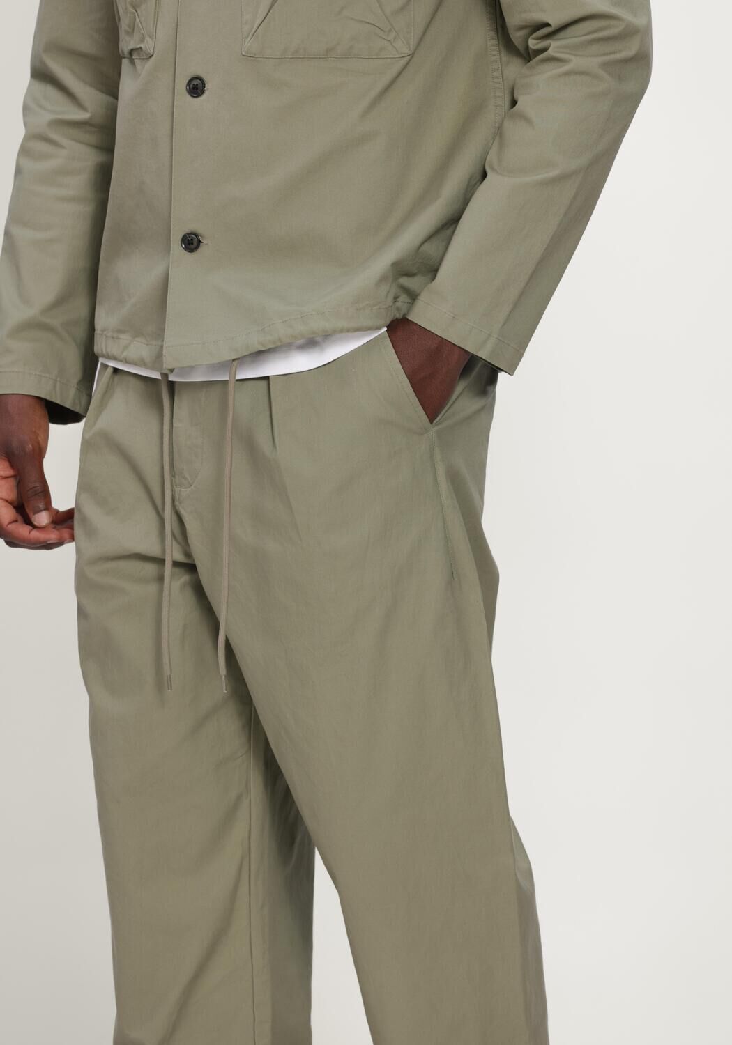 Khaki ANERKJENDT Wijde broek AKJAKOB COTTON PLEAT PANTS - large