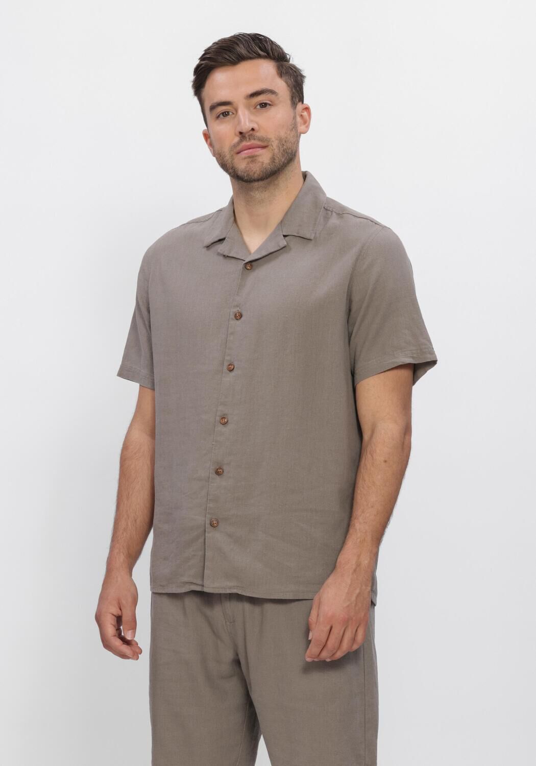 ANERKJENDT Chemise d&eacute;contract&eacute; AKLEO COT-LINNEN-VIS S/S SHIRT en taupe - large