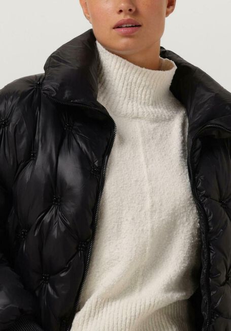 GUESS Veste matelassé PERLA EMBELLISHED PUFFA en noir - large