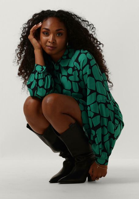 ANOTHER LABEL Mini robe MERLE DRESS en vert - large