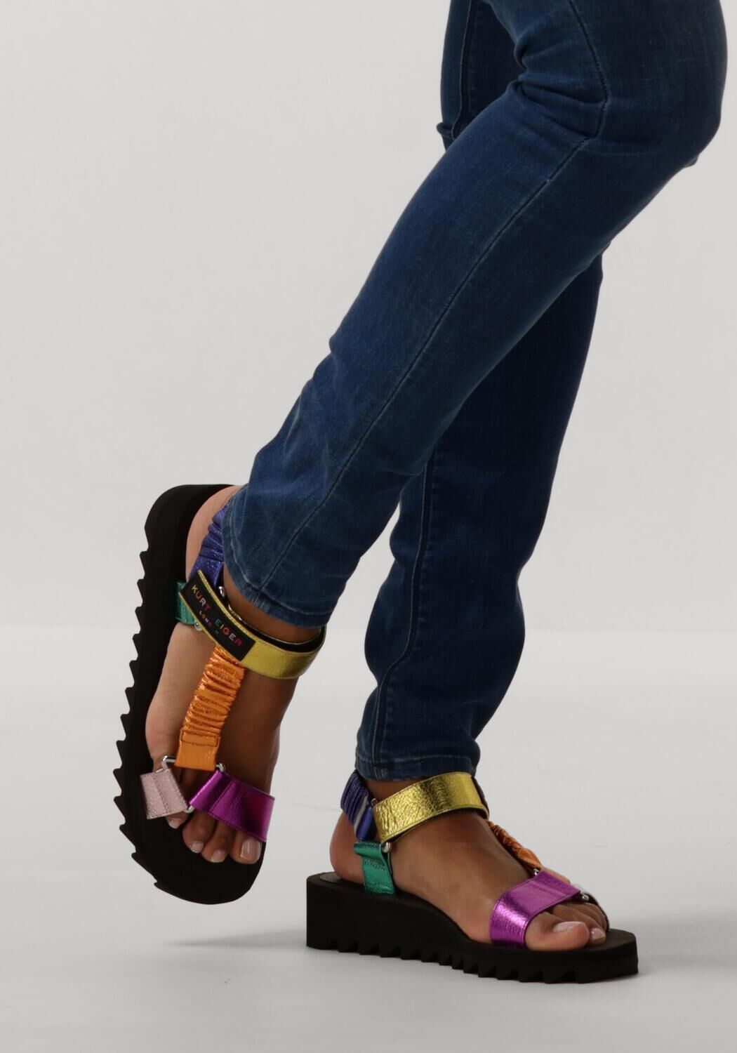 KURT GEIGER LONDON Sandales plates ORION en multicolore - large