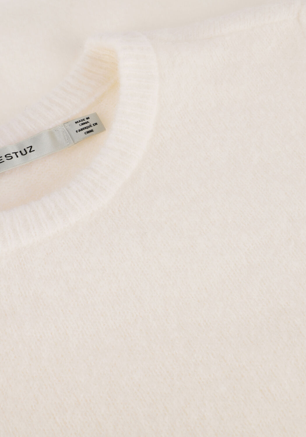 GESTUZ Pull ALPHAGZ SS TEE en blanc - large