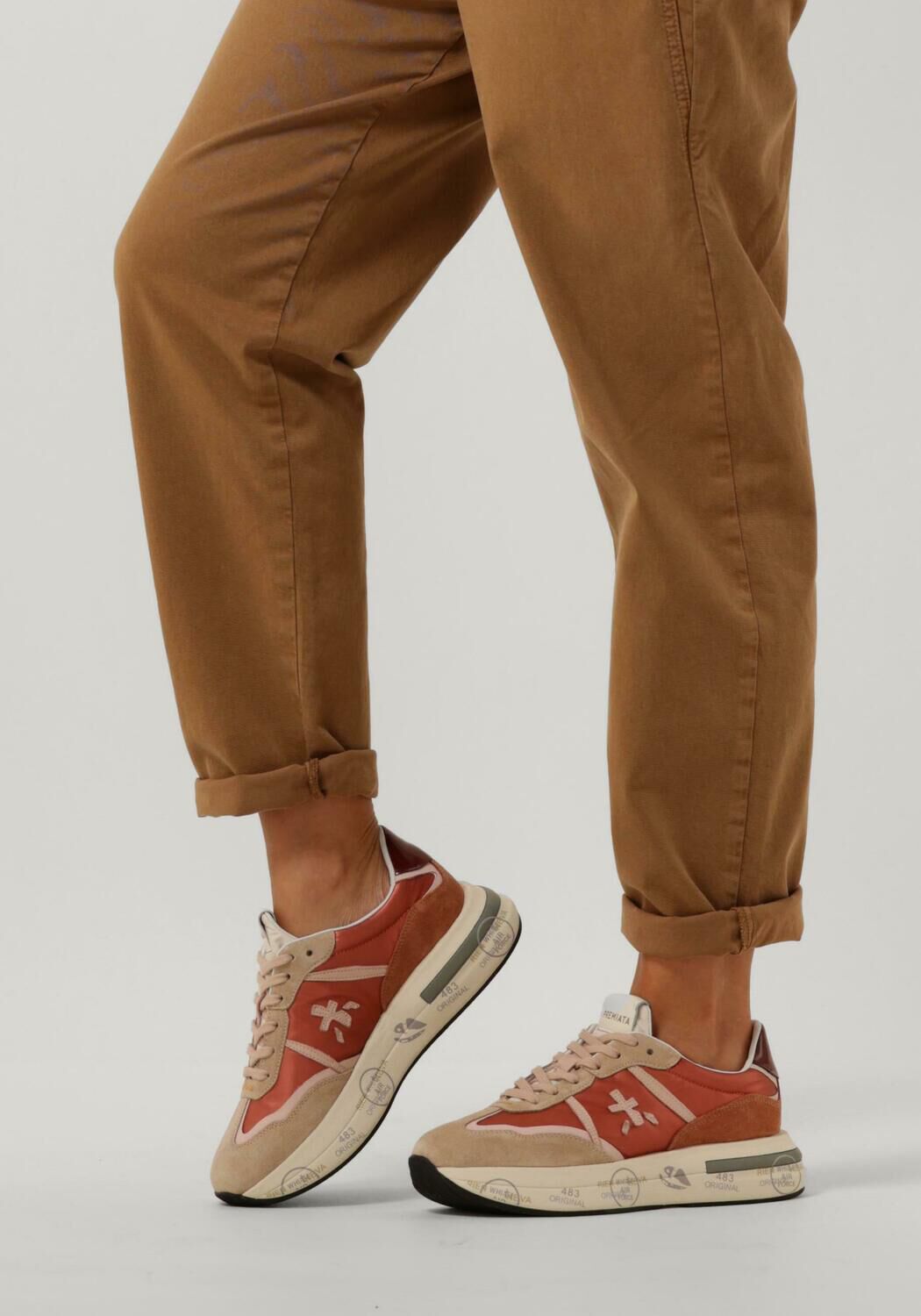 PREMIATA CASSIE Baskets basses en bronze Omoda