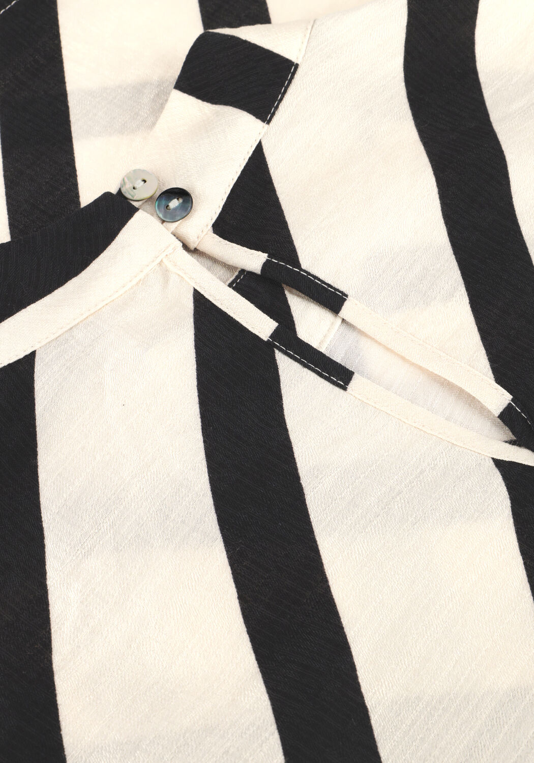 JANSEN AMSTERDAM TEDDIE BLOUSE BS 116 SHORT SLEEVE HIGH NECK Blouses en blanc - large