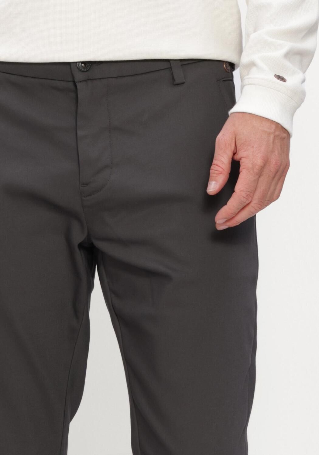 Donkergrijze CAST IRON Broeken/jumpsuits CYLAS TAPERED CHINO MEGDA POWER - large