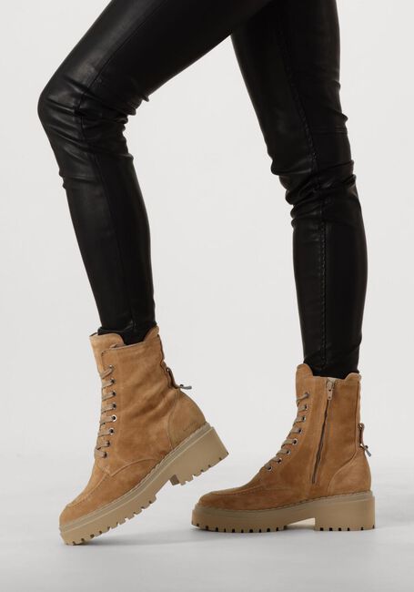 NUBIKK Bottines à lacets FAE BOBBI FUR en marron - large