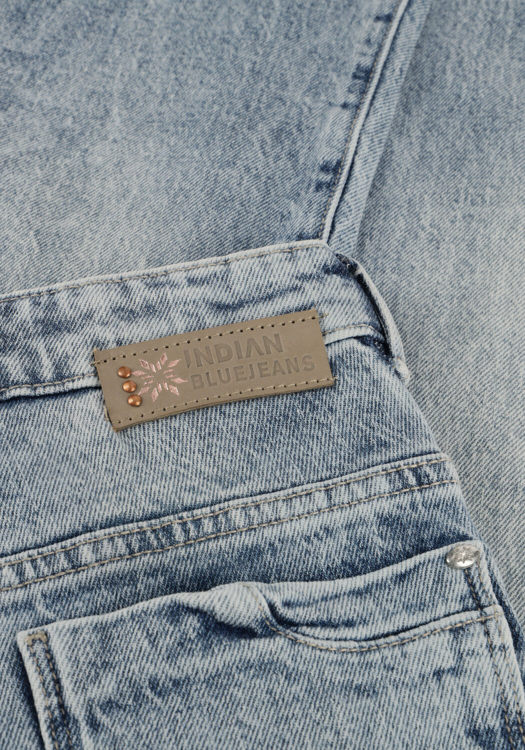 Lichtblauwe INDIAN BLUE JEANS Wide jeans WIDE FIT MEDIUM DENIM - large