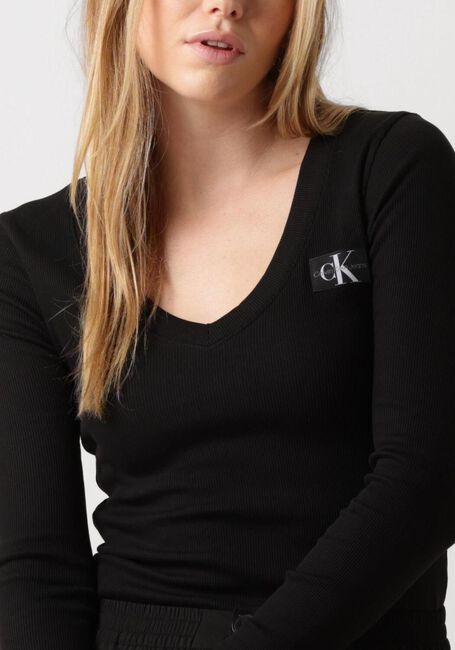 CALVIN KLEIN WOVEN LABEL V-NECK LONG SLEEVE Hauts & T-shirts en noir - large
