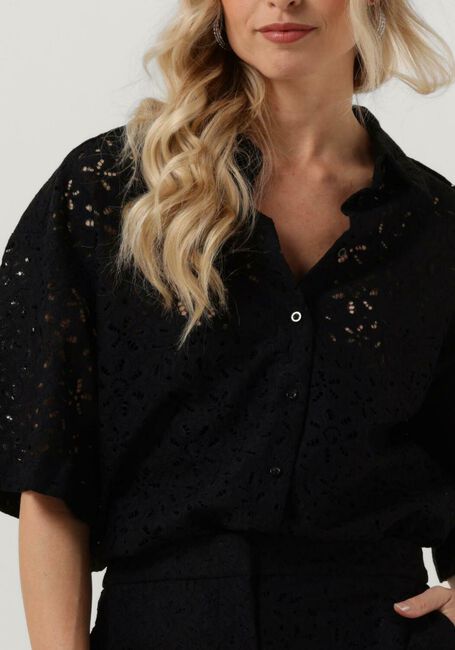 SELECTED FEMME SLFKAROLA 2/4 OVERSIZE LACE SHIRT Blouses en noir - large