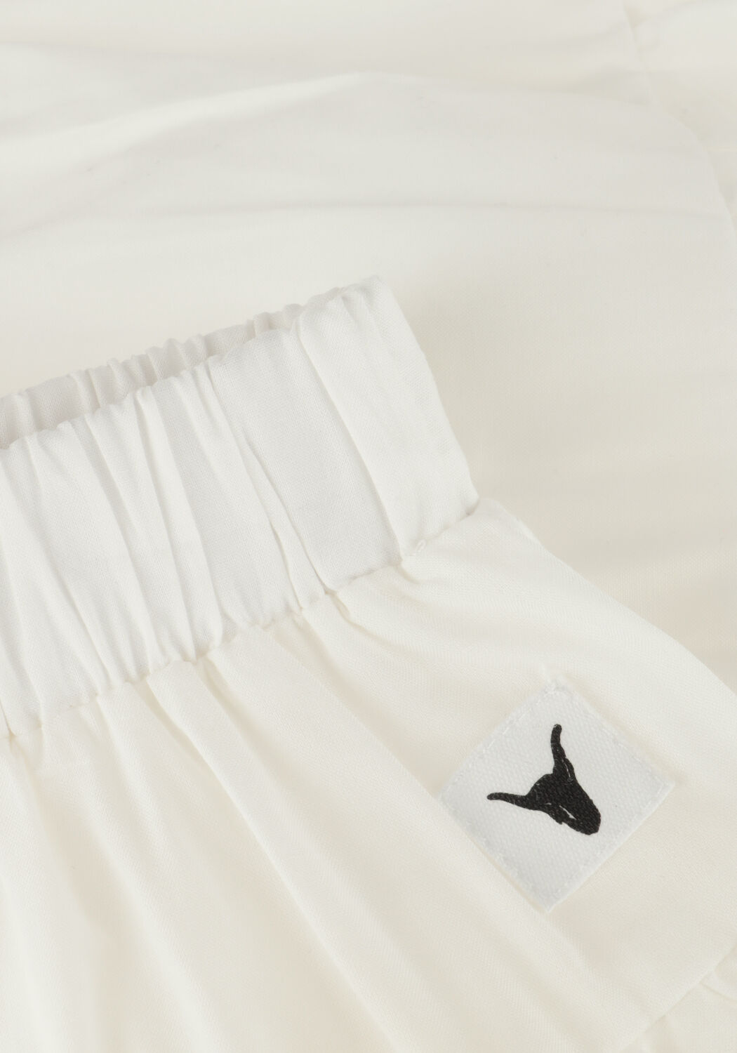 ALIX MINI Mini-jupe BRODERIE SKIRT en blanc - large