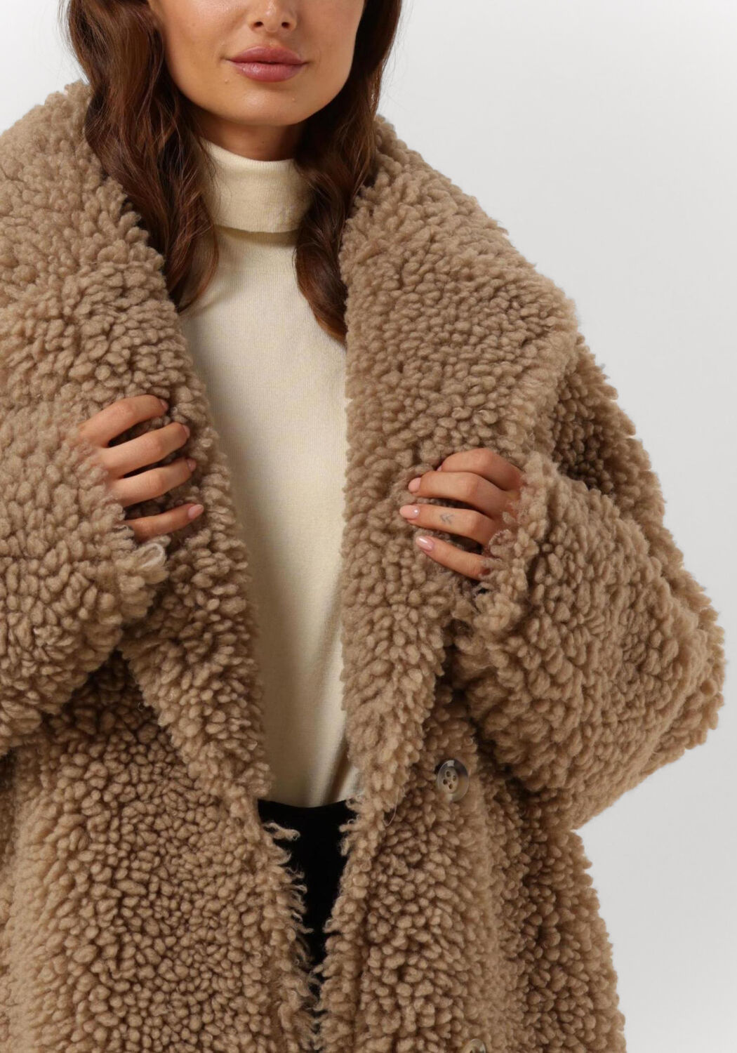 BEAUMONT Manteau Teddy REVERSIBLE CURLY LAMMY COAT en taupe Omoda