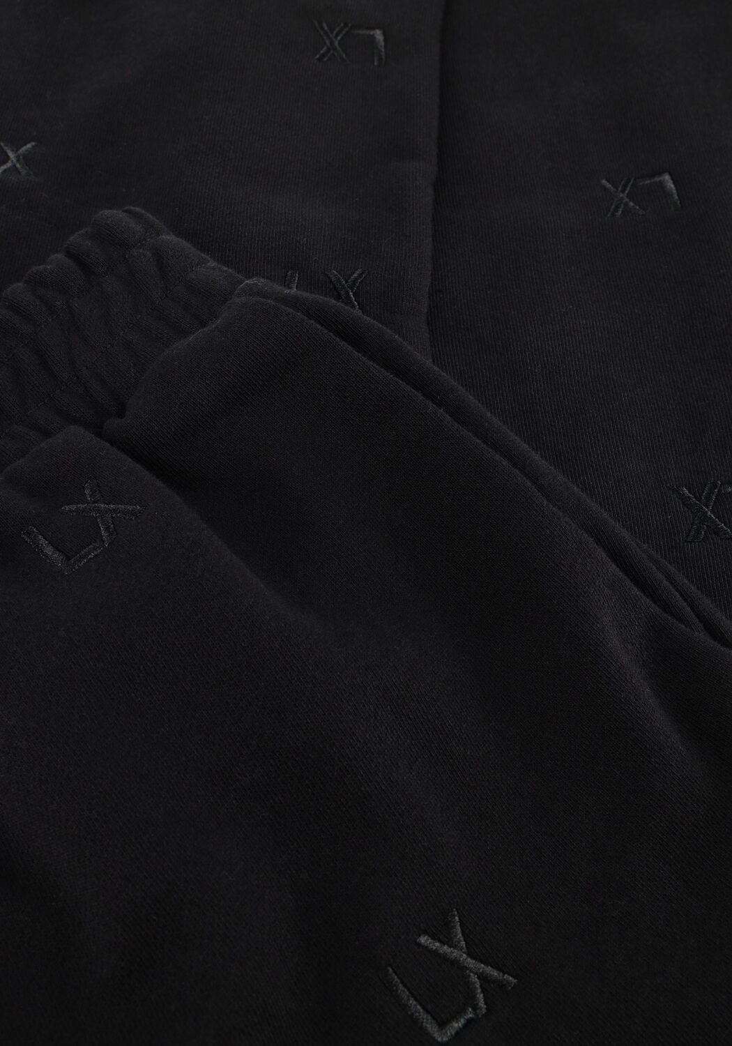 ALIX THE LABEL Pantalon de jogging LOGO SWEAT PANT en noir - large