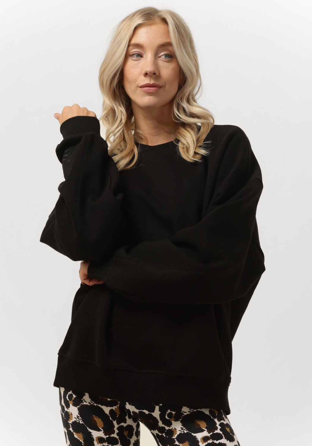 Zwarte LUNE ACTIVE Trui ZANE OVERSIZED SWEATER Omoda